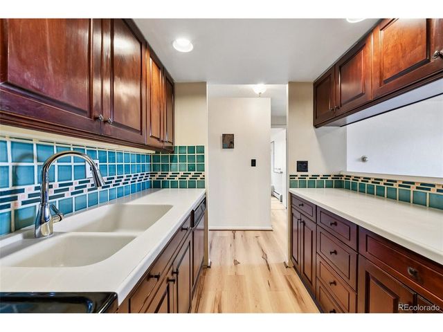 1008 N Corona St 502, Denver, CO 80218