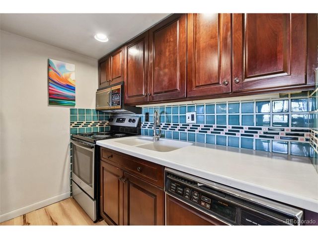 1008 N Corona St 502, Denver, CO 80218