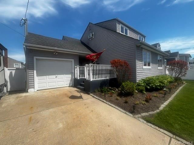 101 Buena Vista Boulevard, Lindenhurst, NY 11757
