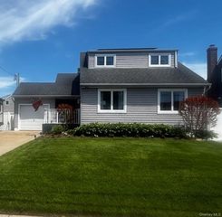 101 Buena Vista Boulevard, Lindenhurst, NY 11757