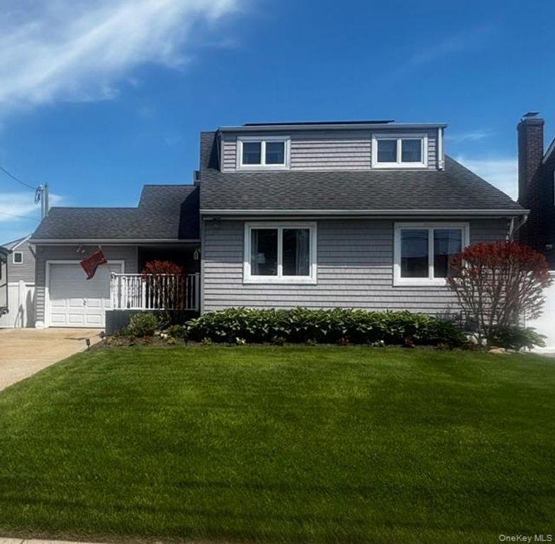 101 Buena Vista Boulevard, Lindenhurst, NY 11757