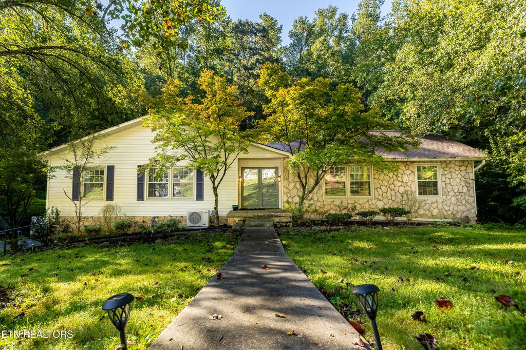 233 Gum Hollow Rd, Oak Ridge, TN 37830