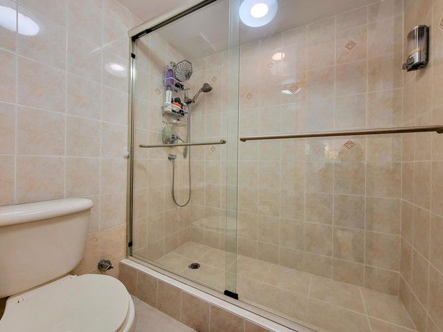 111 Lake Emerald Drive 406, Oakland Park, FL 33309