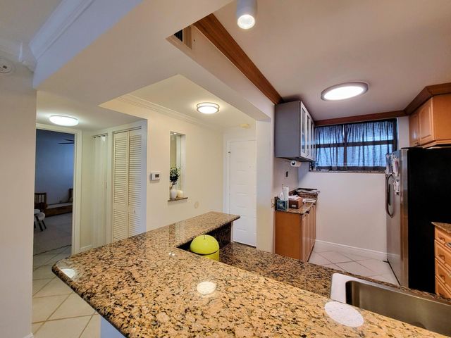 111 Lake Emerald Drive 406, Oakland Park, FL 33309