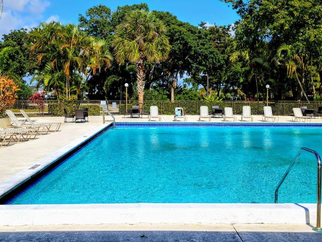 111 Lake Emerald Drive 406, Oakland Park, FL 33309