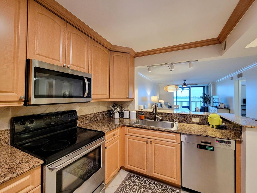 111 Lake Emerald Drive 406, Oakland Park, FL 33309