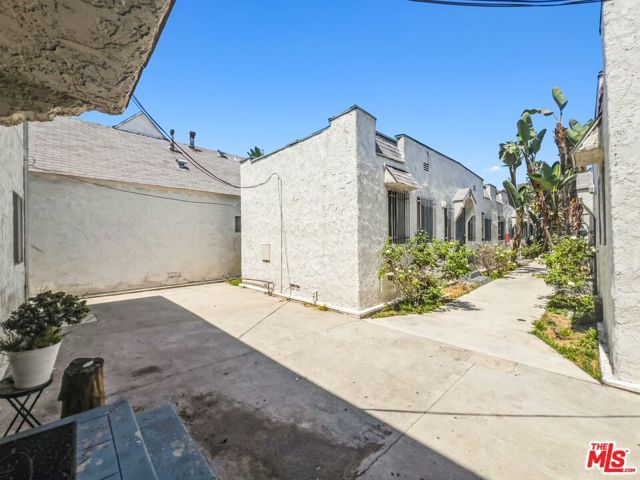 526 W 47th Street, Los Angeles, CA 90037