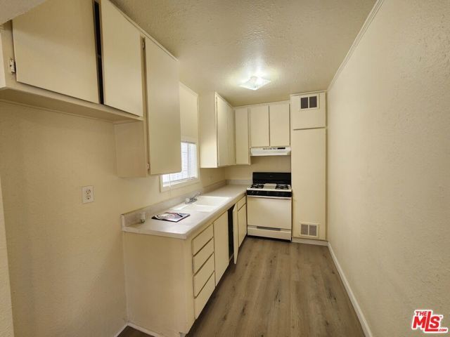 526 W 47th Street, Los Angeles, CA 90037