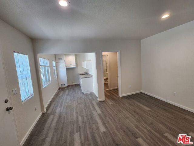 526 W 47th Street, Los Angeles, CA 90037