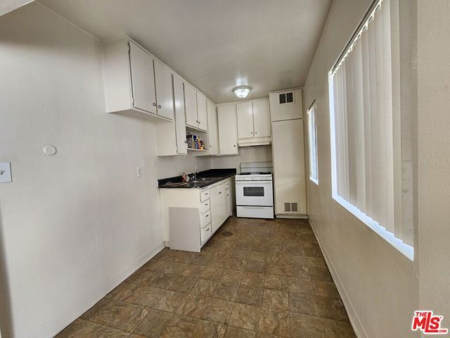 526 W 47th Street, Los Angeles, CA 90037