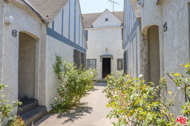 526 W 47th Street, Los Angeles, CA 90037