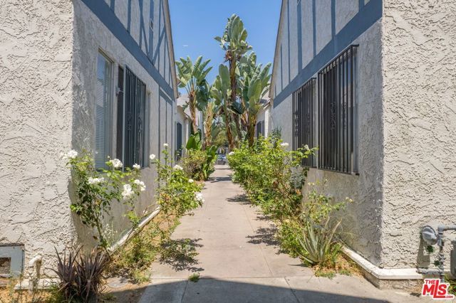 526 W 47th Street, Los Angeles, CA 90037