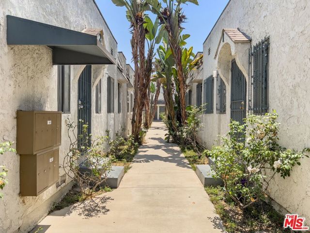 526 W 47th Street, Los Angeles, CA 90037