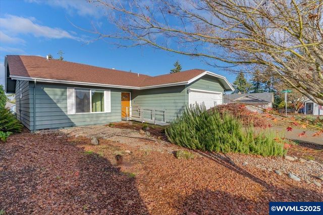 1694 Sunrise Cir NW, Salem, OR 97304