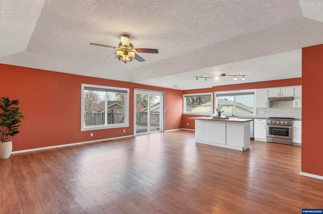 1694 Sunrise Cir NW, Salem, OR 97304