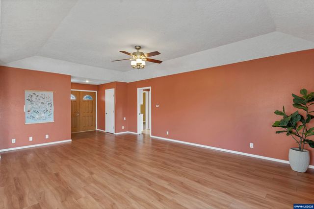 1694 Sunrise Cir NW, Salem, OR 97304