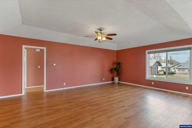 1694 Sunrise Cir NW, Salem, OR 97304