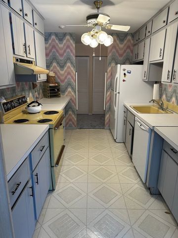 234 Nesmith St 8, Lowell, MA 01852