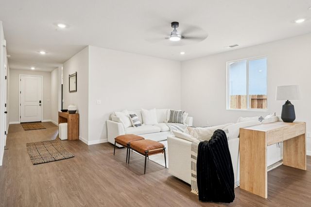 1639 Hansen Ranch Rd, Olivehurst, CA 95961