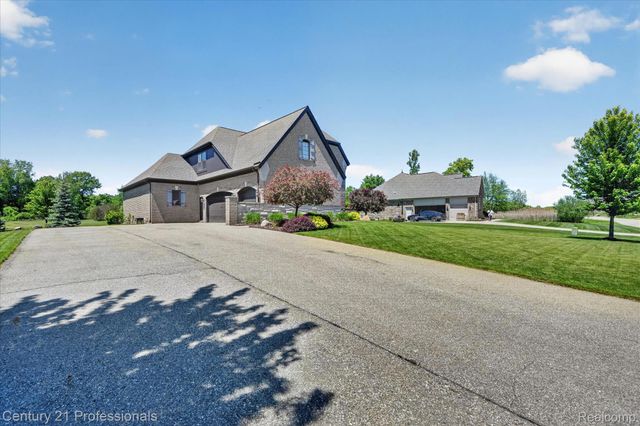 2212 Heidi Drive, Addison Township, MI 48370
