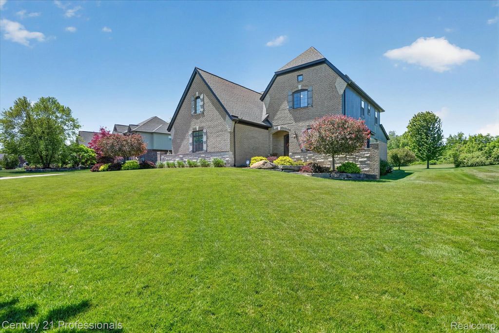 2212 Heidi Drive, Addison Township, MI 48370