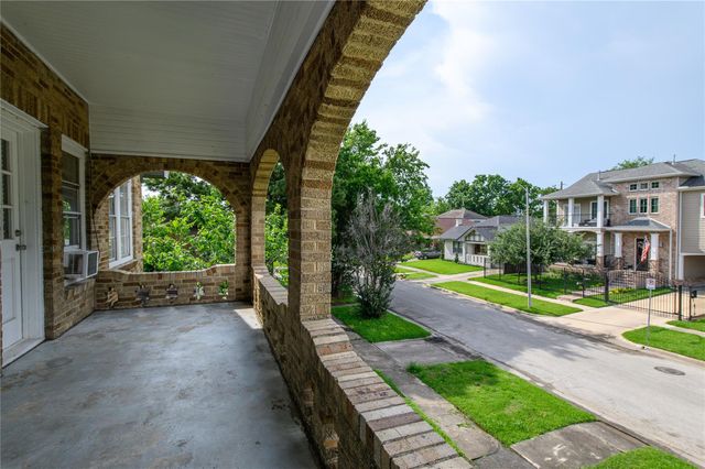 4620 Clay B, Houston, TX 77023