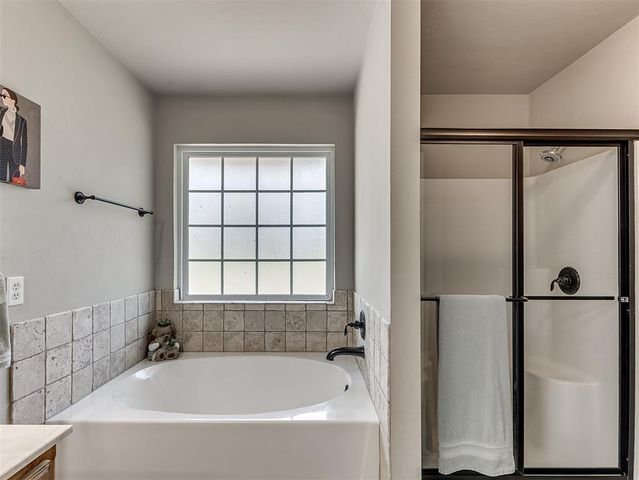 2360 Turtlewood River Road, Midwest City, OK 73130