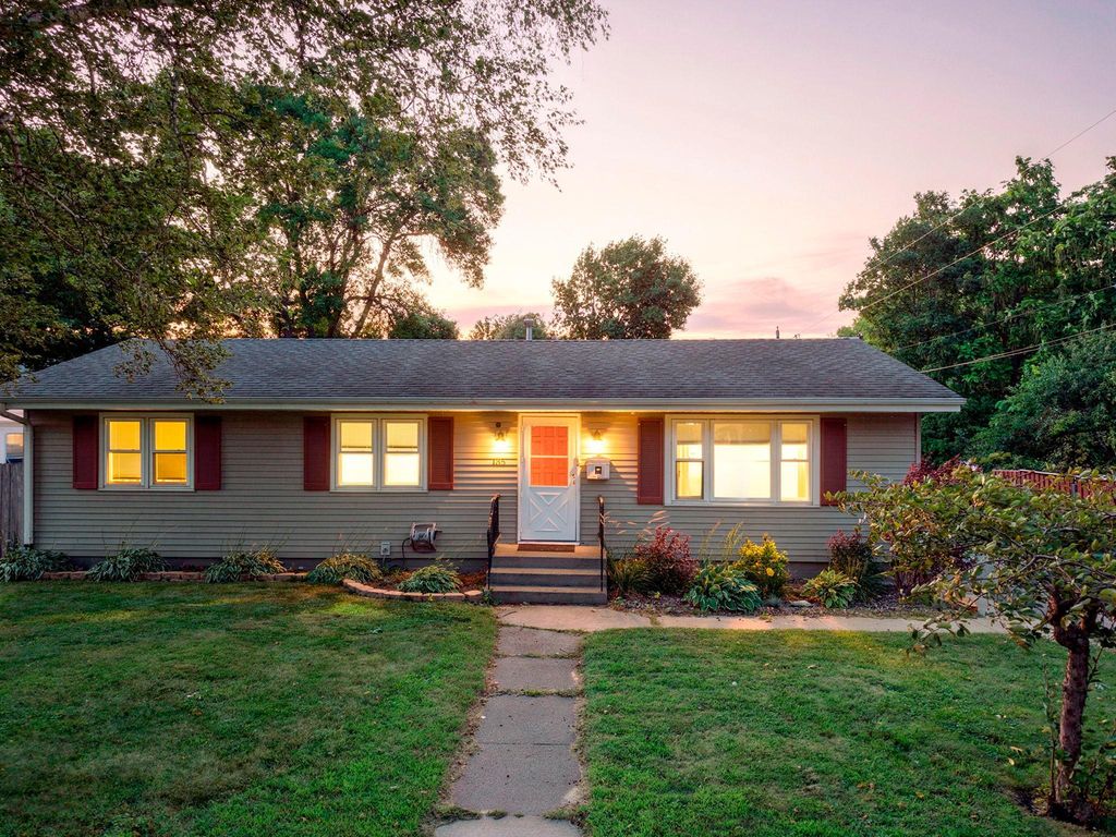 135 Davis Street S, Cambridge, MN 55008 — exterior