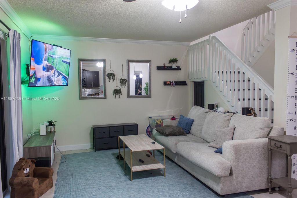 7645 NW 38th Ct, Sunrise, FL 33351