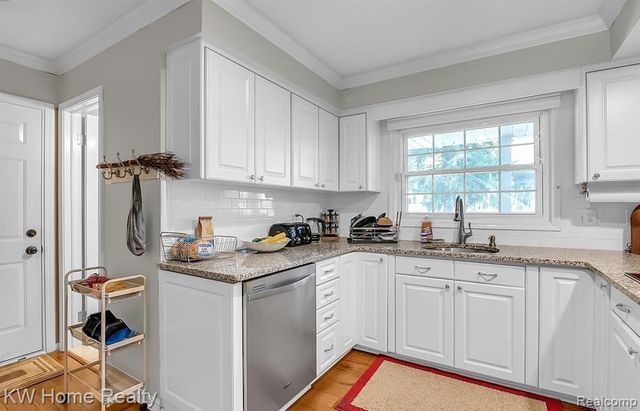 6572 Spruce Drive, Bloomfield Hills, MI 48301