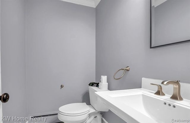 6572 Spruce Drive, Bloomfield Hills, MI 48301