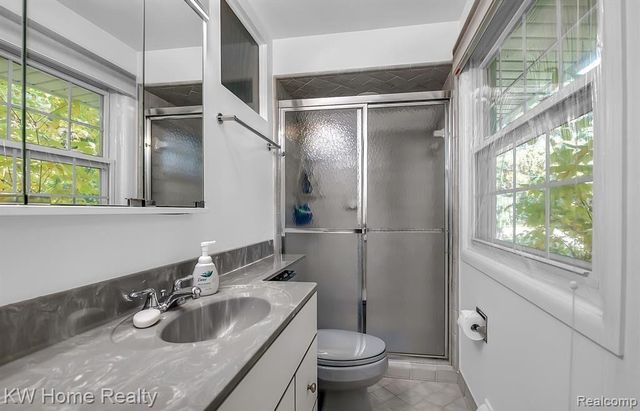 6572 Spruce Drive, Bloomfield Hills, MI 48301