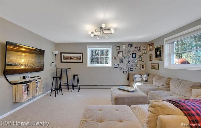 6572 Spruce Drive, Bloomfield Hills, MI 48301