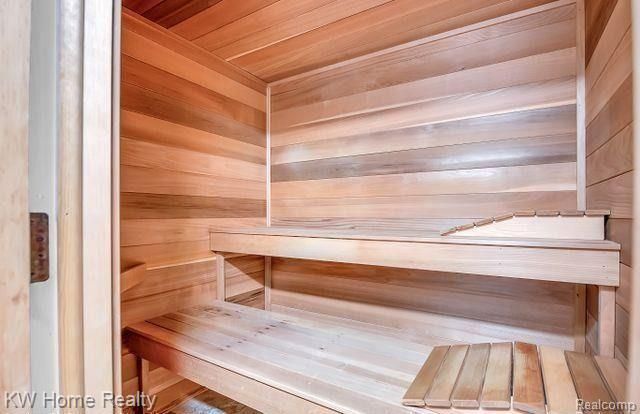 6572 Spruce Drive, Bloomfield Hills, MI 48301