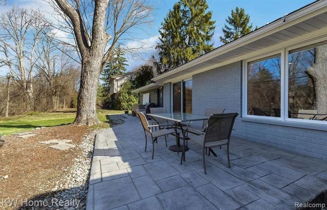6572 Spruce Drive, Bloomfield Hills, MI 48301