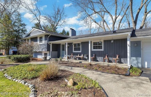 6572 Spruce Drive, Bloomfield Hills, MI 48301