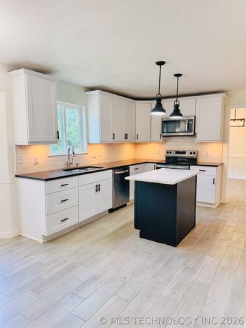 2502 W Driftwood Drive, Claremore, OK 74017