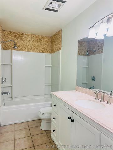 2502 W Driftwood Drive, Claremore, OK 74017