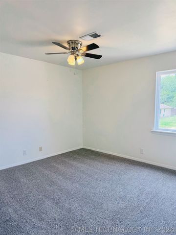 2502 W Driftwood Drive, Claremore, OK 74017
