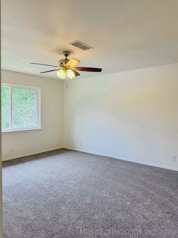 2502 W Driftwood Drive, Claremore, OK 74017