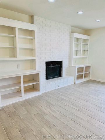 2502 W Driftwood Drive, Claremore, OK 74017