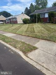 8 BOSWELL RD, Marlton, NJ 08053