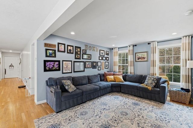 159 High St, Carver, MA 02330