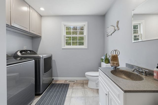 159 High St, Carver, MA 02330