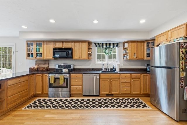 159 High St, Carver, MA 02330