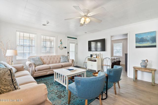 805 Carolina Beach Avenue N, Carolina Beach, NC 28428