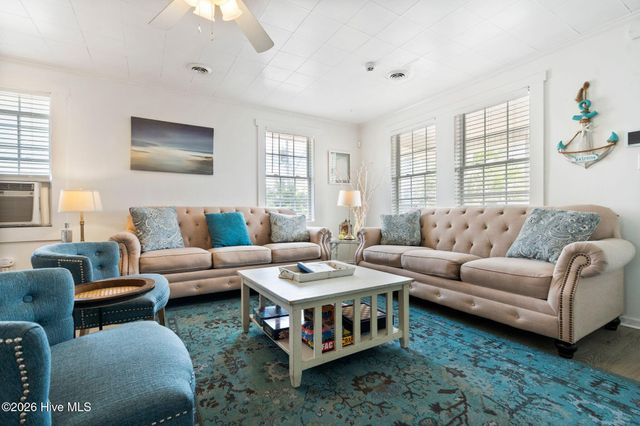 805 Carolina Beach Avenue N, Carolina Beach, NC 28428