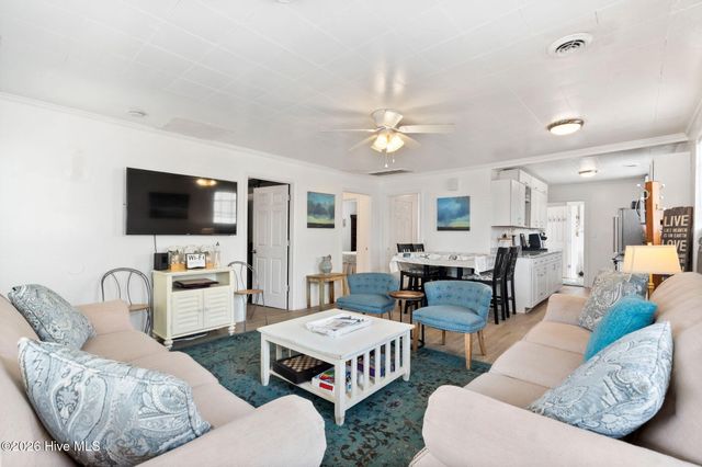805 Carolina Beach Avenue N, Carolina Beach, NC 28428