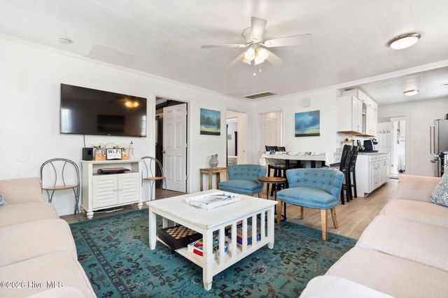 805 Carolina Beach Avenue N, Carolina Beach, NC 28428