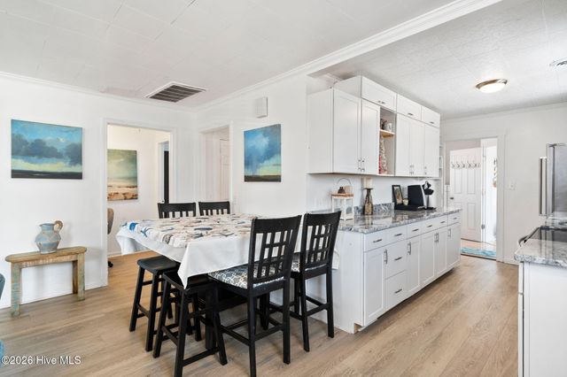 805 Carolina Beach Avenue N, Carolina Beach, NC 28428